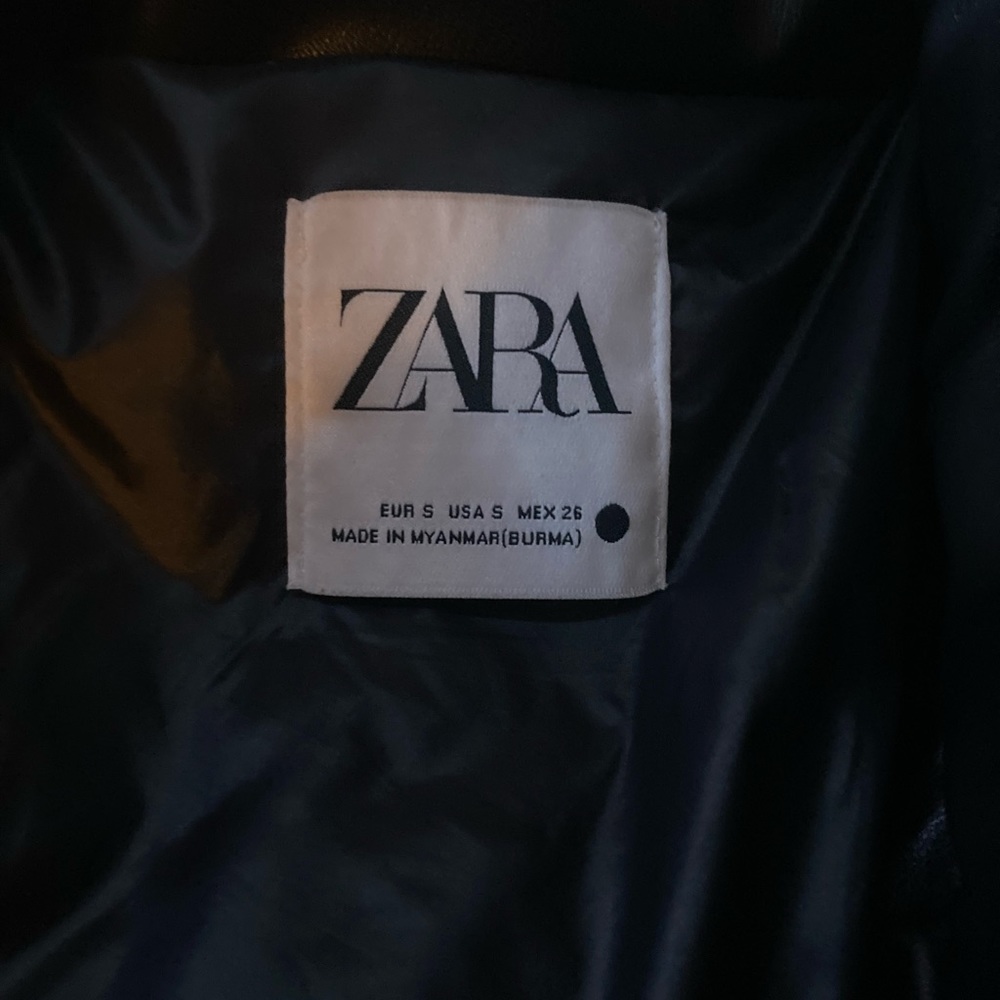 Zara cropped puffer jacket (small)